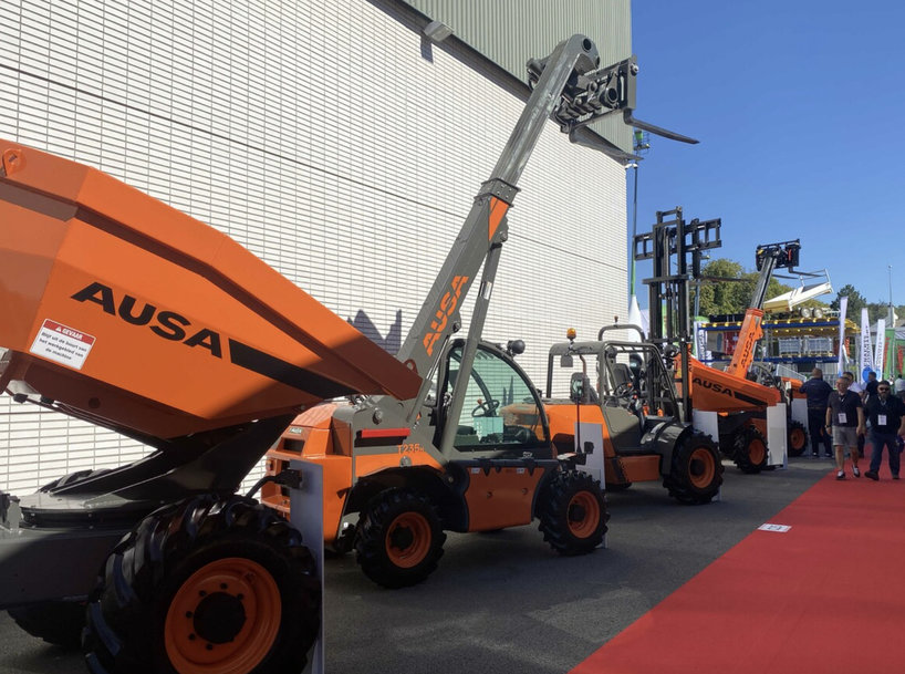 AUSA präsentierte seinen neuen 2-Tonnen-Muldenkipper auf der Messe Matexpo